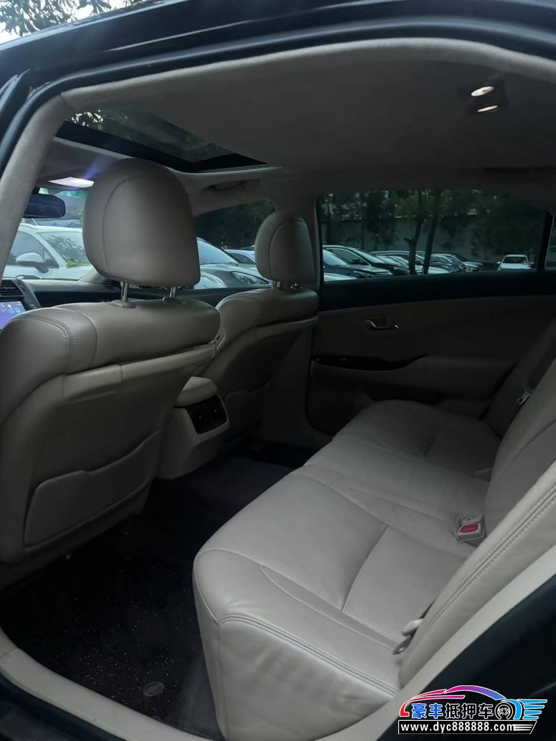 10年丰田皇冠轿车抵押车出售