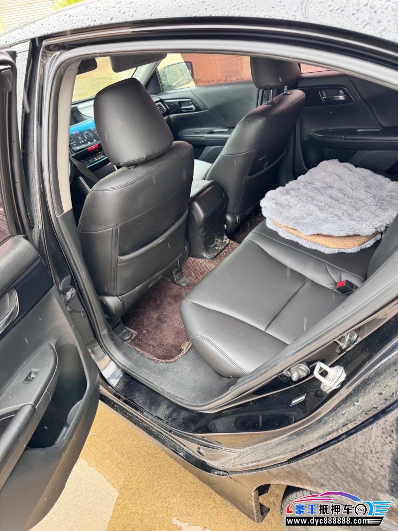 17年本田雅阁轿车抵押车出售