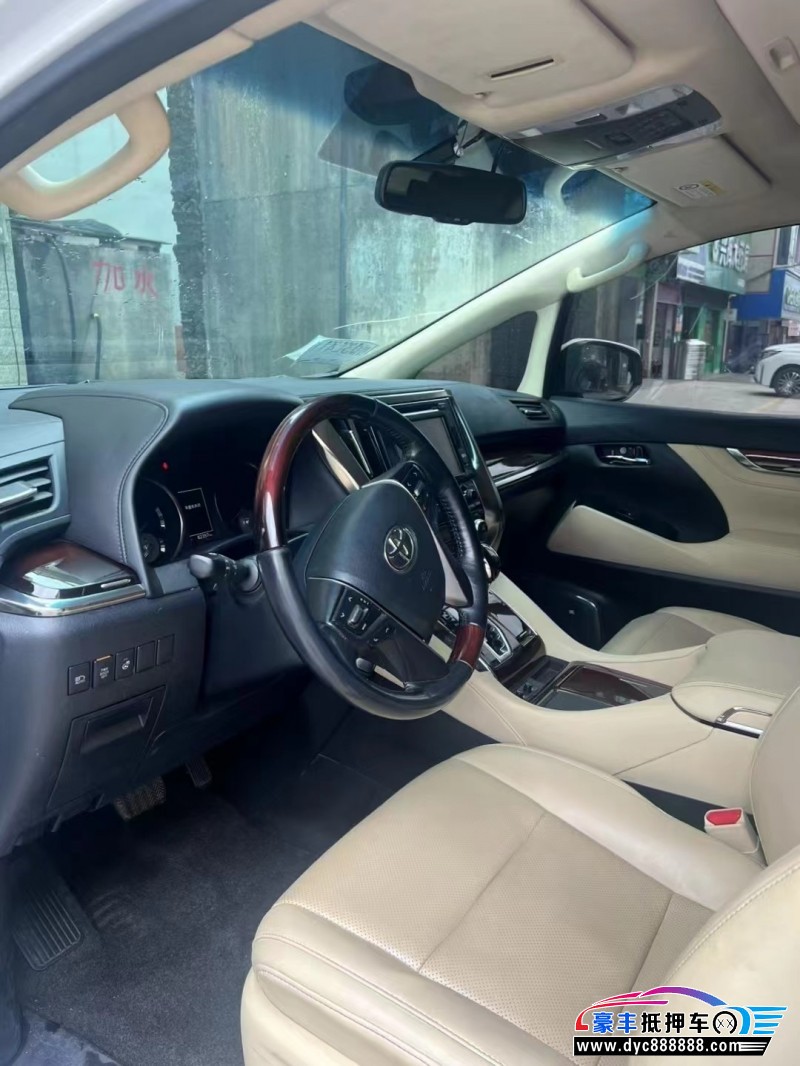 17年丰田埃尔法轿车抵押车出售