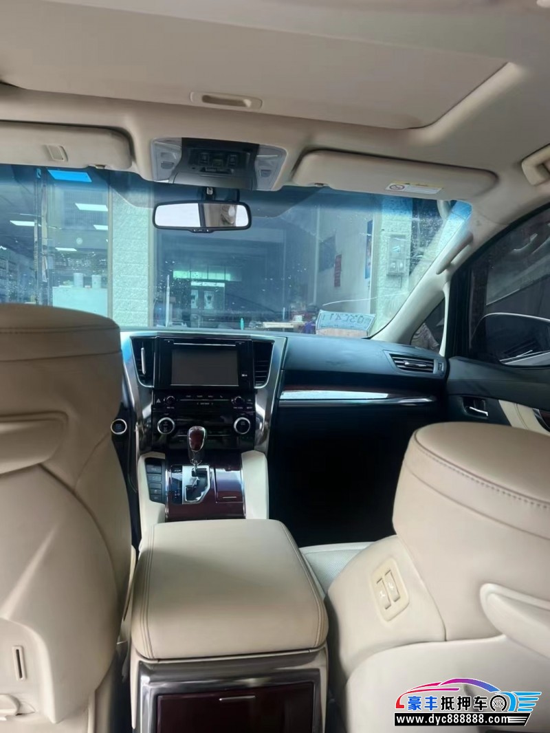 17年丰田埃尔法轿车抵押车出售