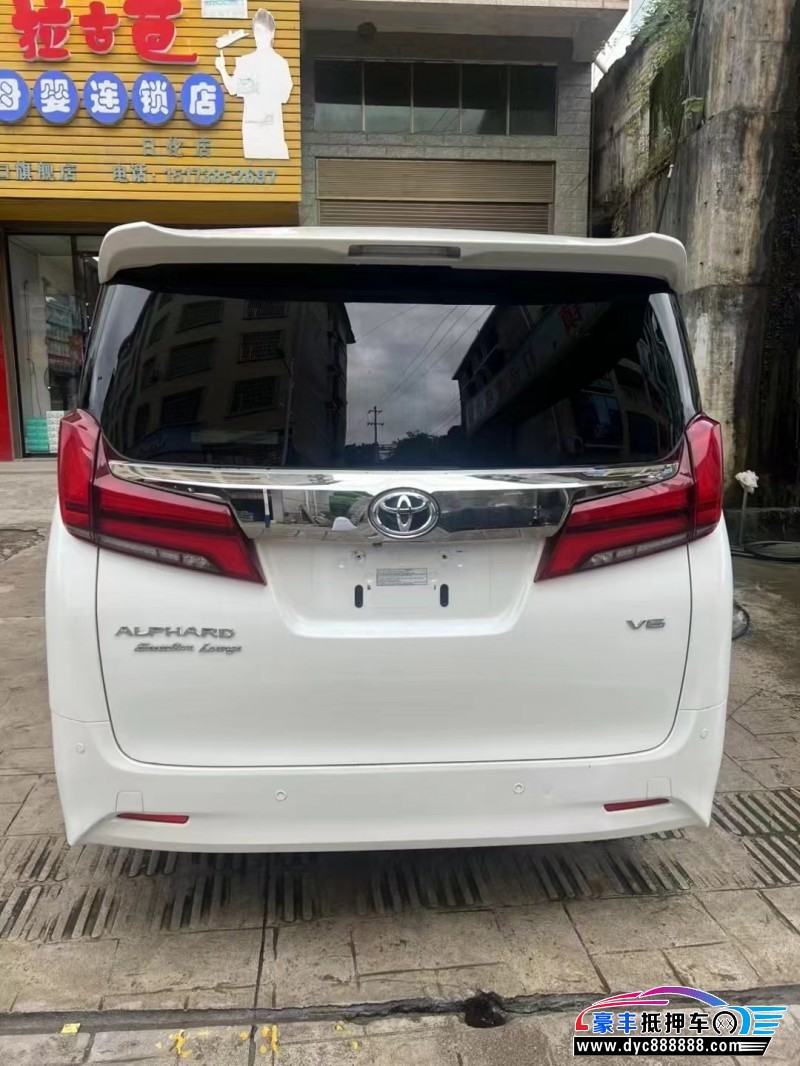 17年丰田埃尔法轿车抵押车出售