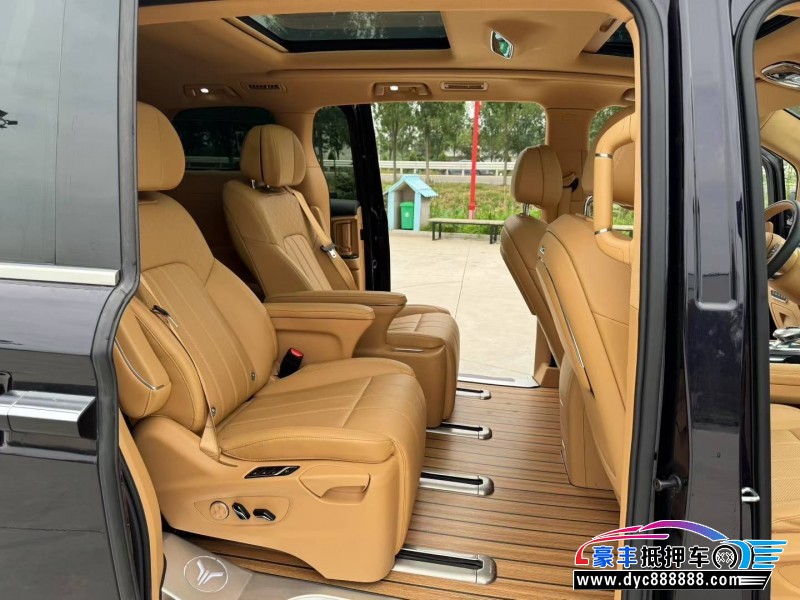 23年岚图梦想家轿车抵押车出售