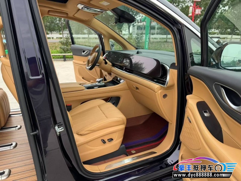 23年岚图梦想家轿车抵押车出售