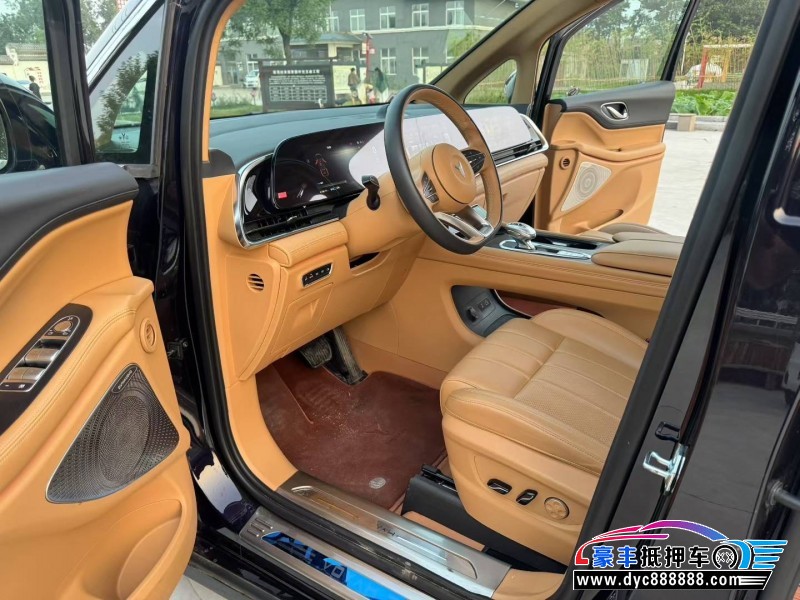 24年岚图梦想家轿车抵押车出售