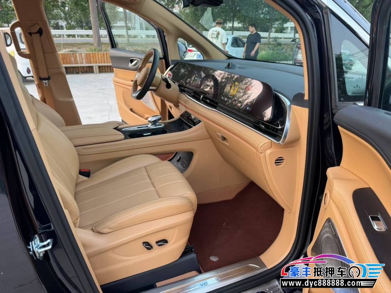 24年岚图梦想家轿车抵押车出售