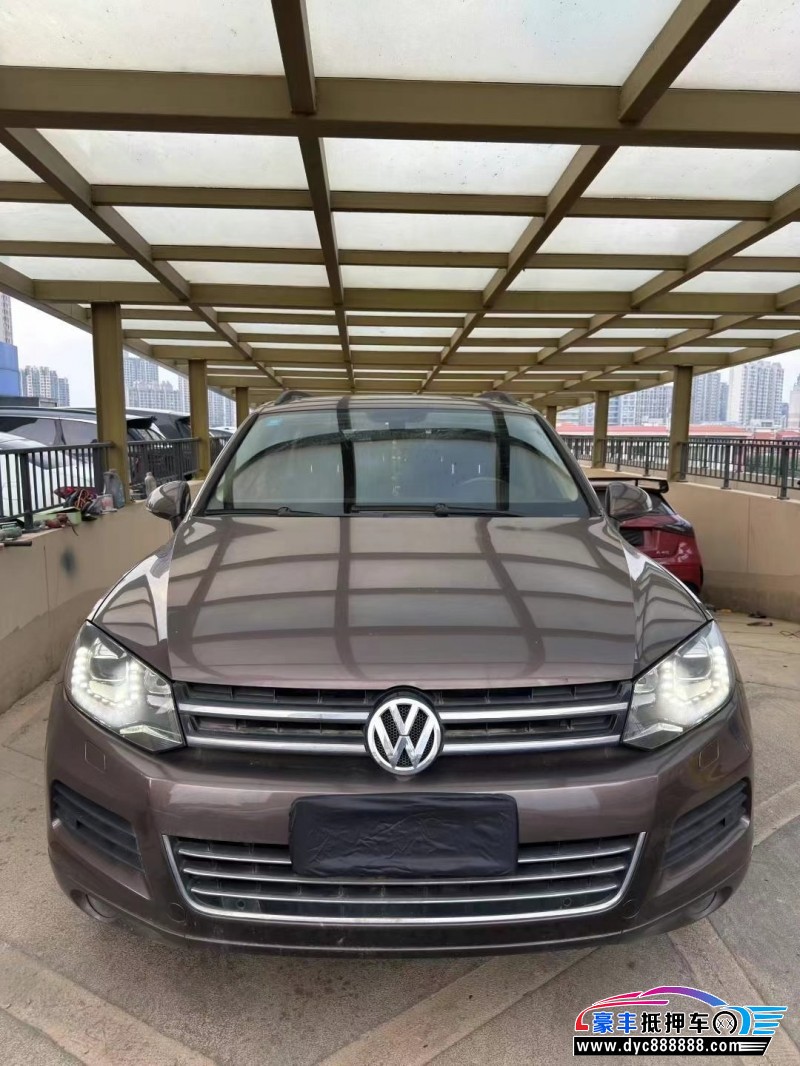 13年大众途锐轿车抵押车出售