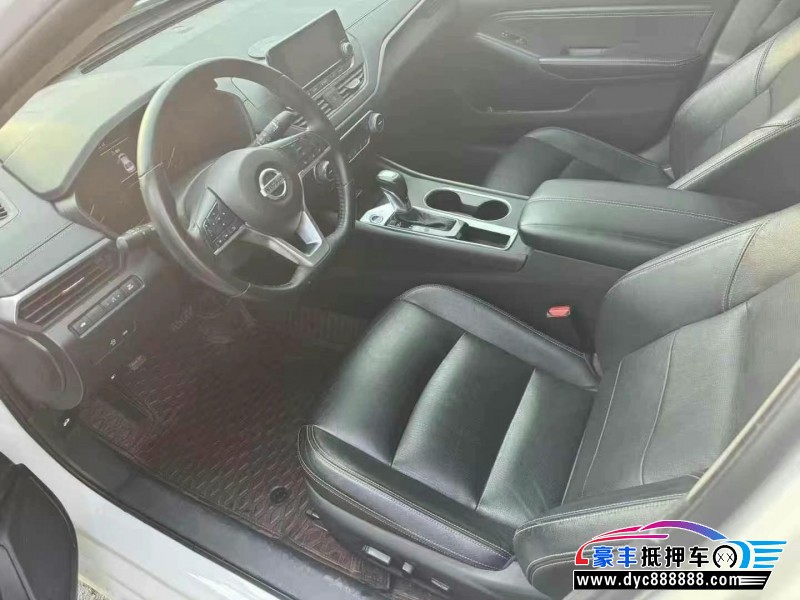 19年日产天籁轿车抵押车出售