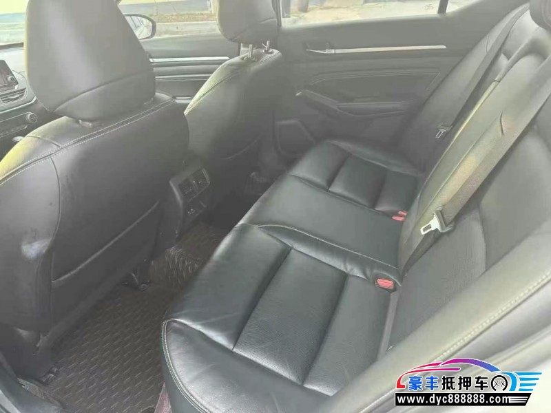 19年日产天籁轿车抵押车出售