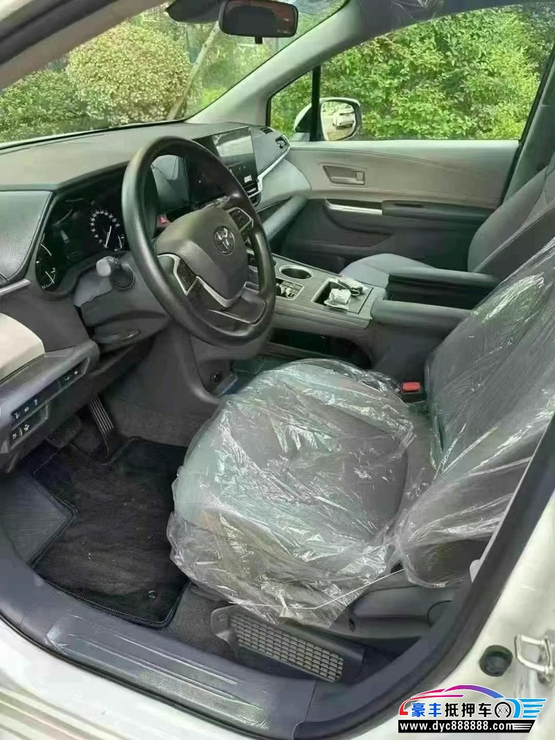 25年丰田格瑞维亚轿车抵押车出售