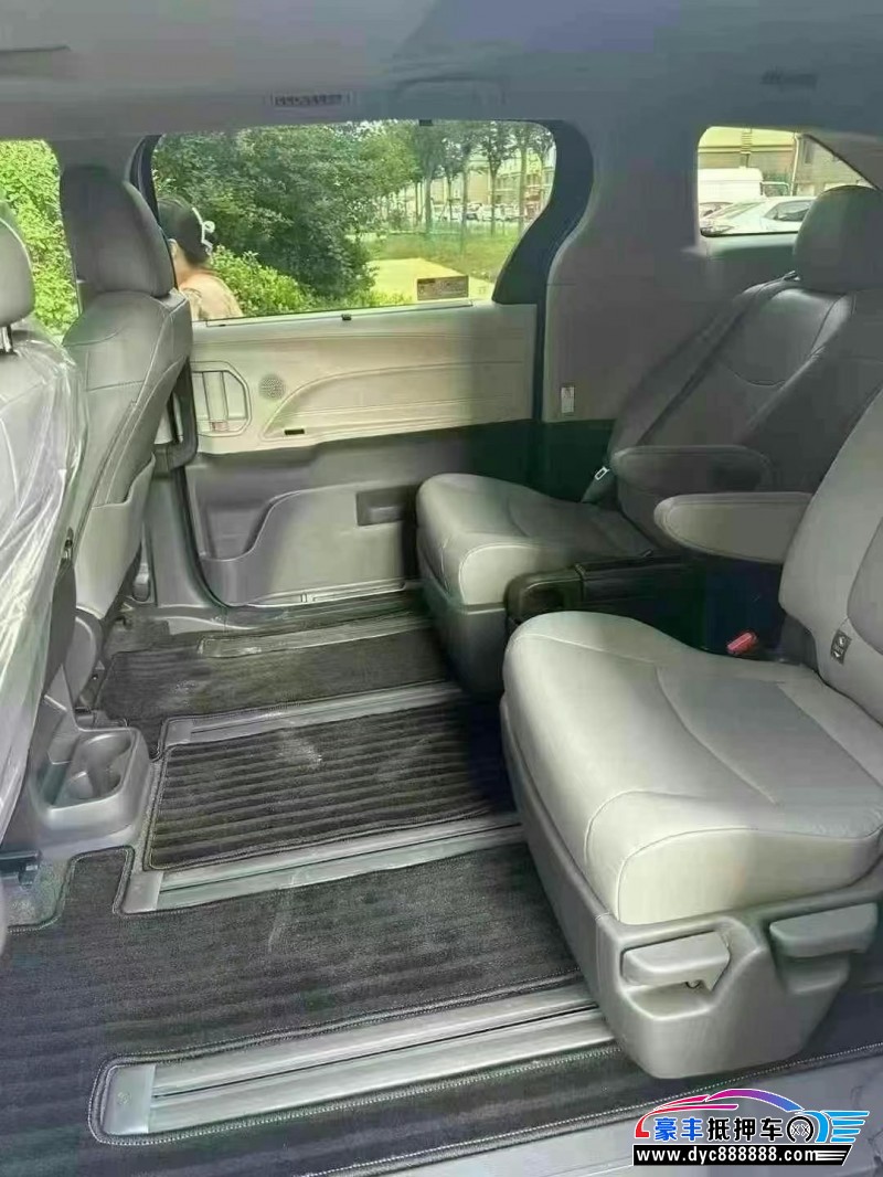 25年丰田格瑞维亚轿车抵押车出售