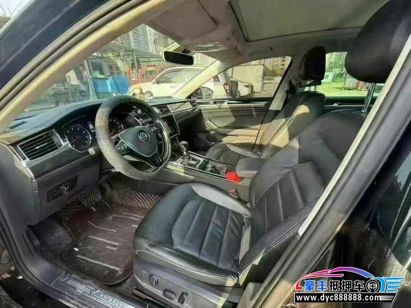 18年大众辉昂轿车抵押车出售