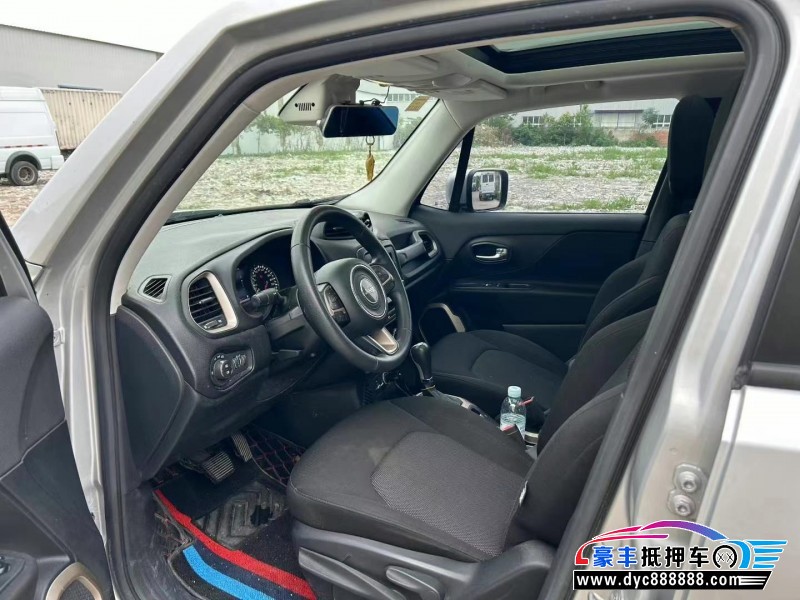 17年Jeep自由侠轿车抵押车出售