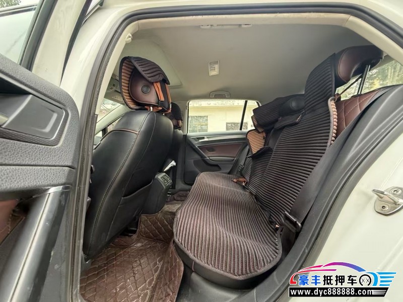 17年大众高尔夫轿车抵押车出售