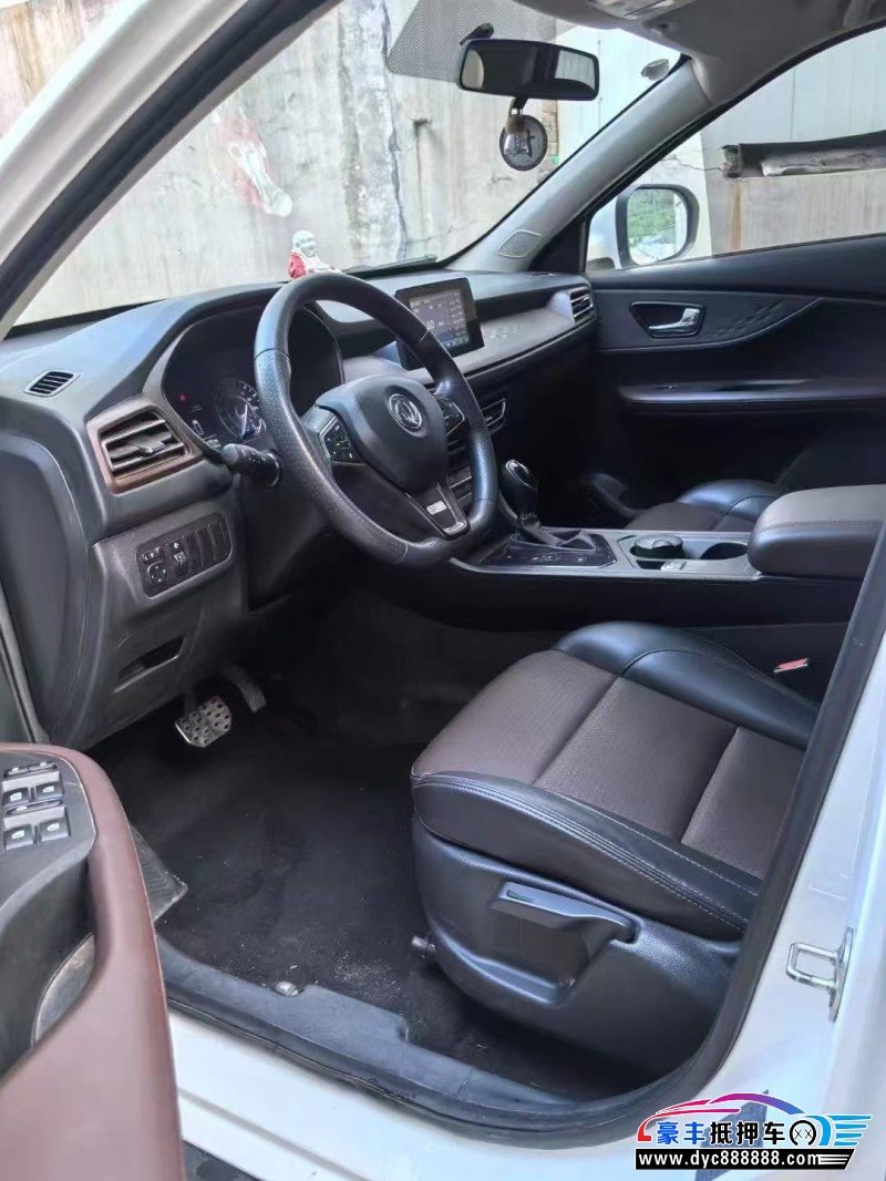 21年东风风光560轿车抵押车出售