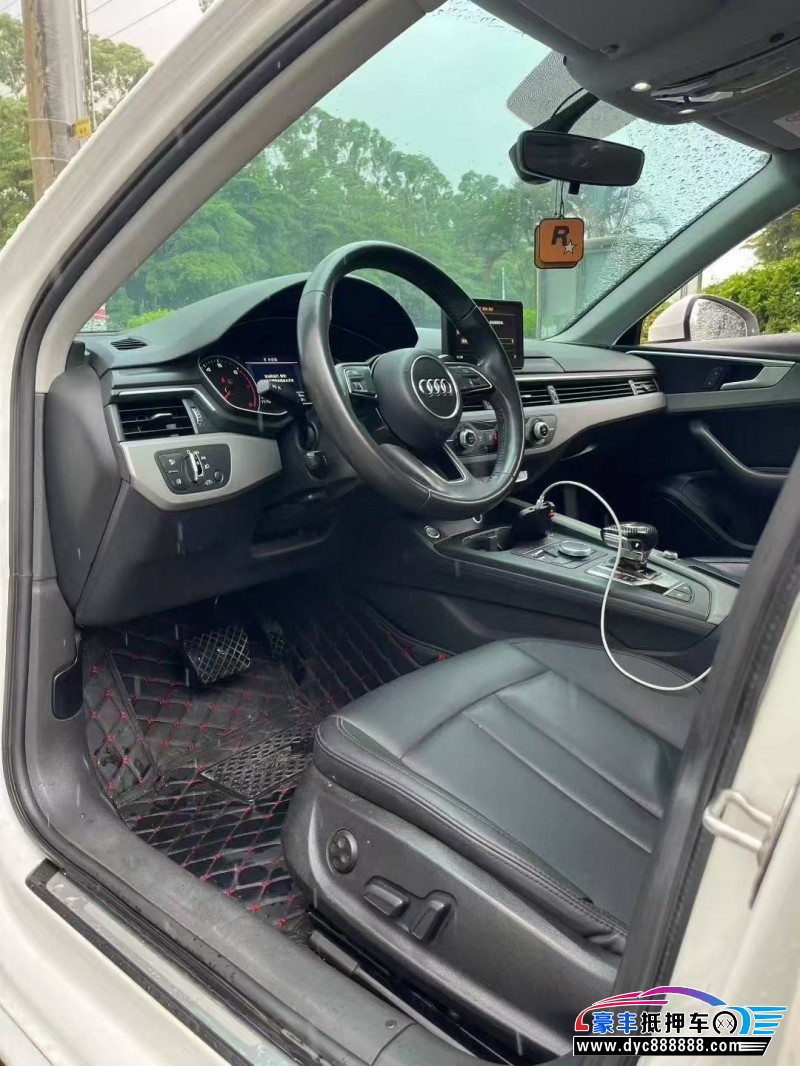17年奥迪A4L轿车抵押车出售