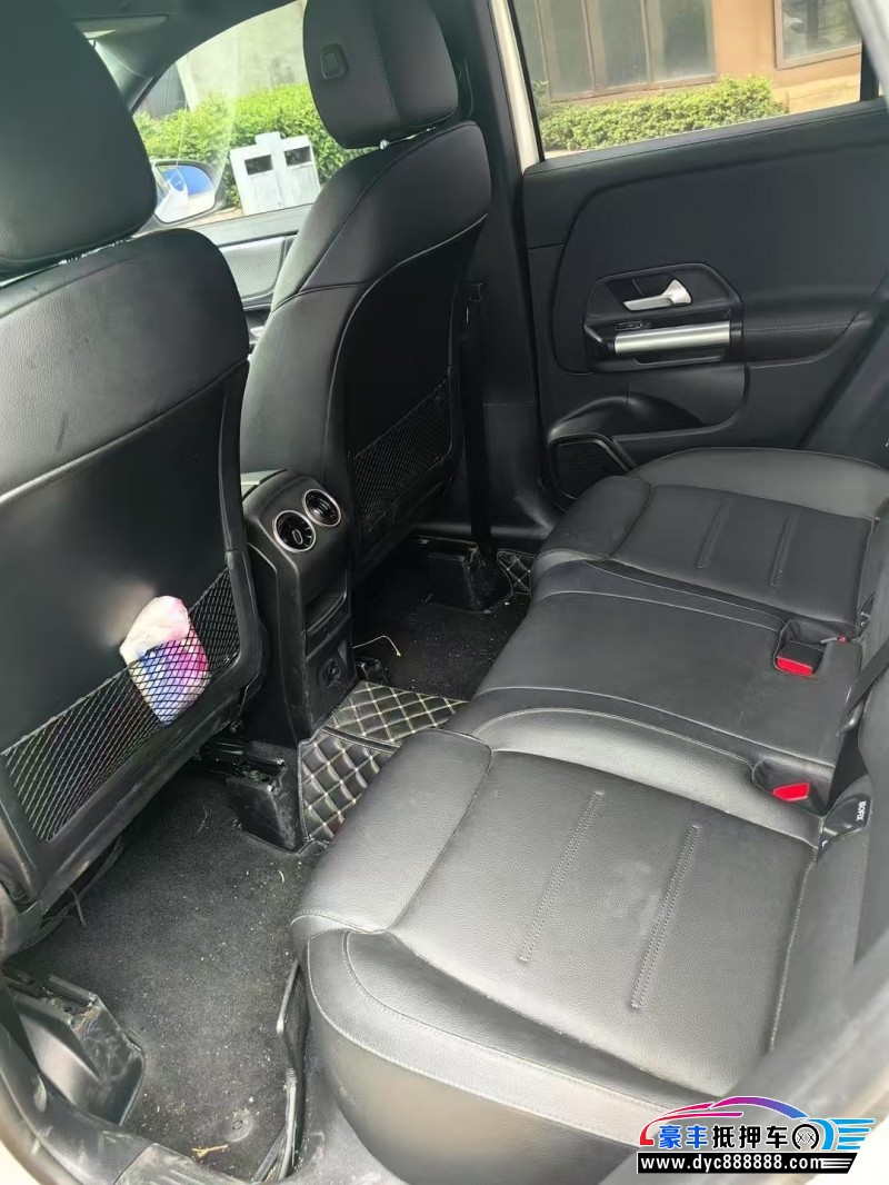 23年奔驰GLA轿车抵押车出售