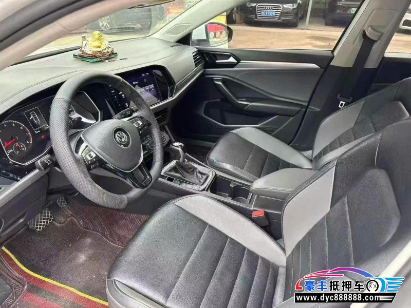 19年大众速腾轿车抵押车出售