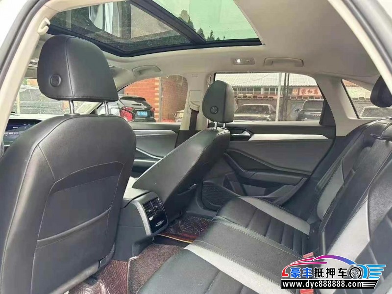 19年大众速腾轿车抵押车出售