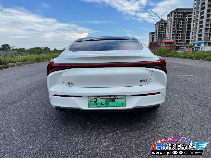 23年哪吒S轿车抵押车出售