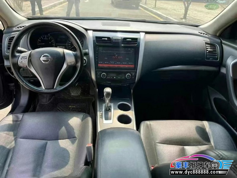 15年日产天籁轿车抵押车出售