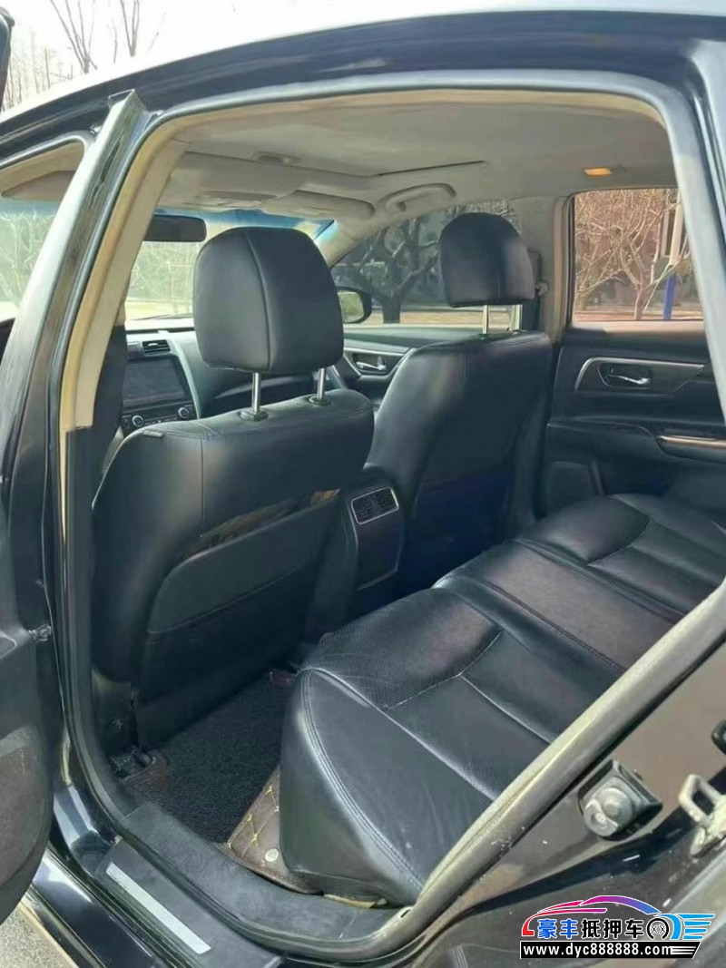 15年日产天籁轿车抵押车出售