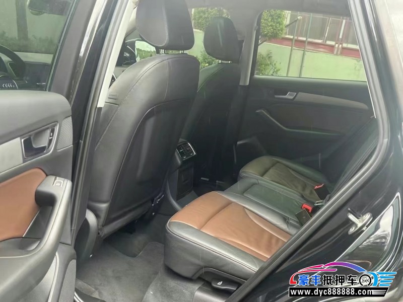 17年奥迪Q5轿车抵押车出售