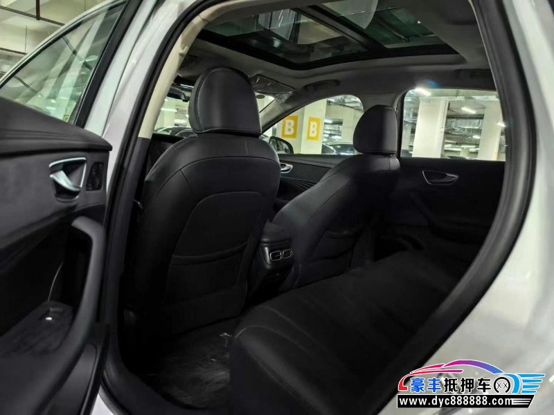 25年荣威D7轿车抵押车出售