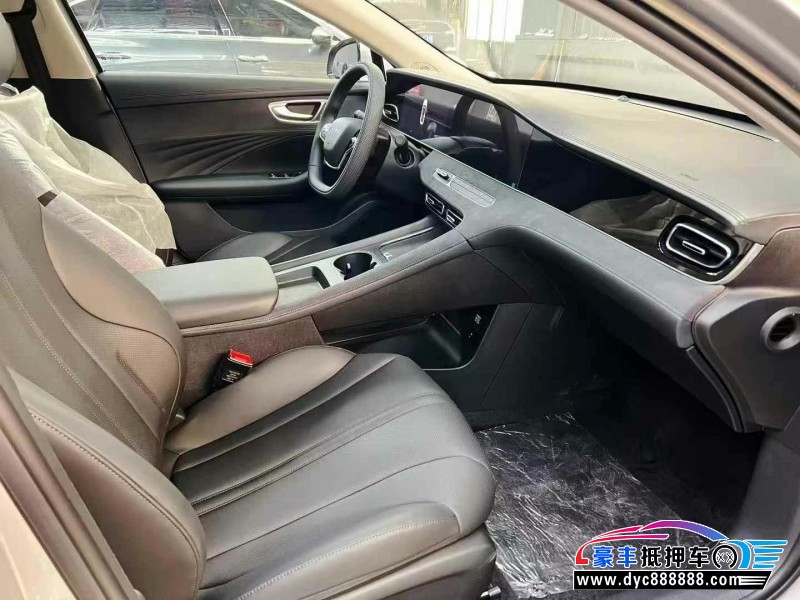 25年荣威D7轿车抵押车出售