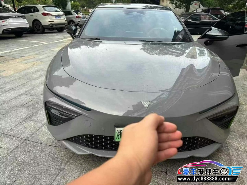 23年哪吒S轿车抵押车出售