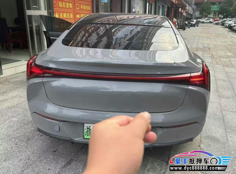 23年哪吒S轿车抵押车出售