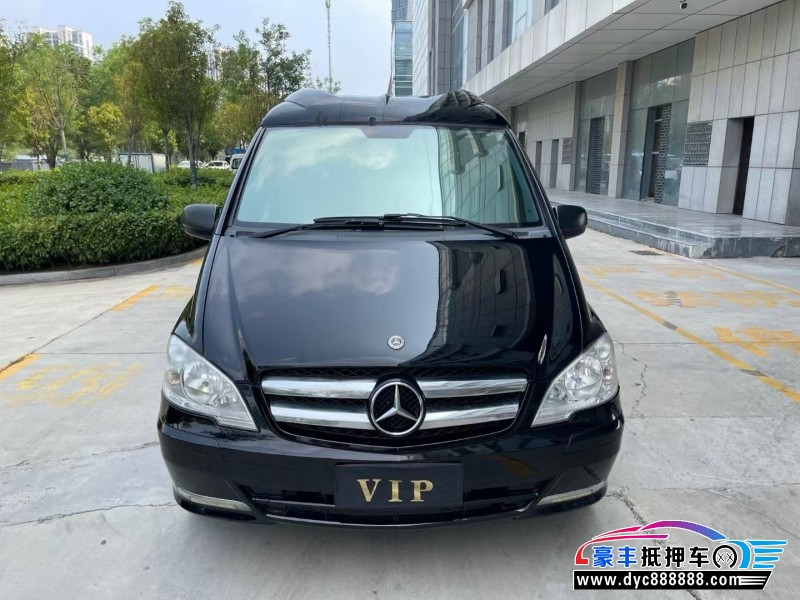 13年奔驰威霆轿车抵押车出售