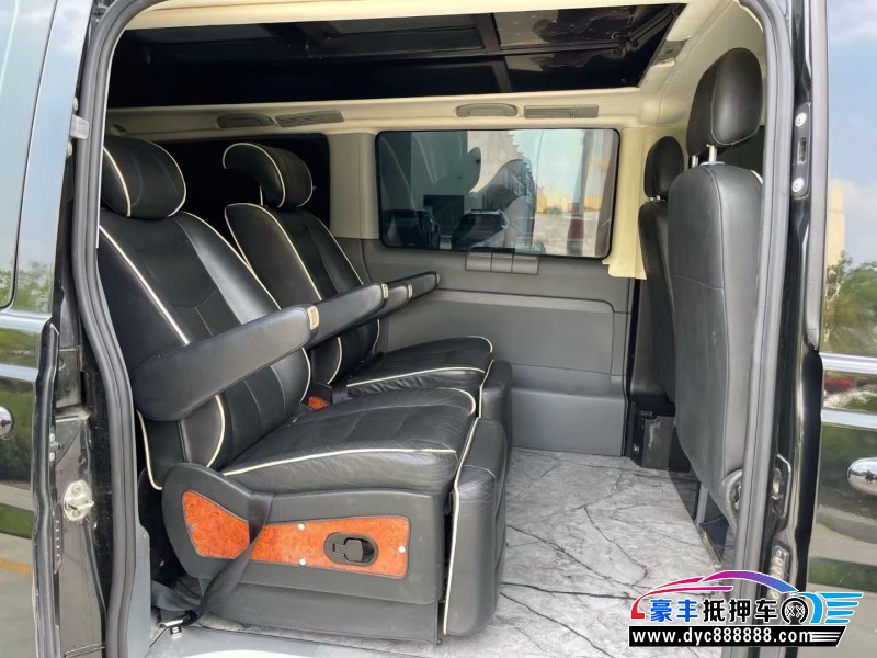 13年奔驰威霆轿车抵押车出售