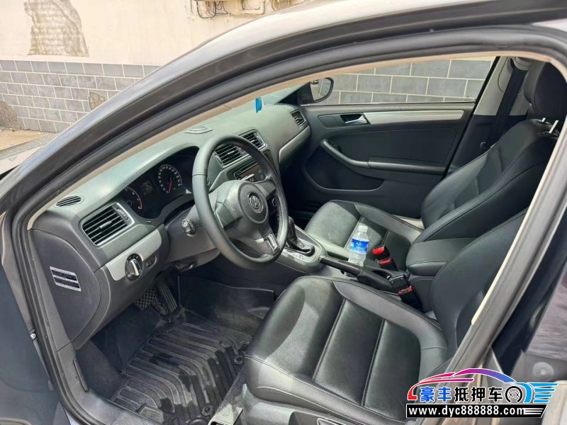 14年大众速腾轿车抵押车出售