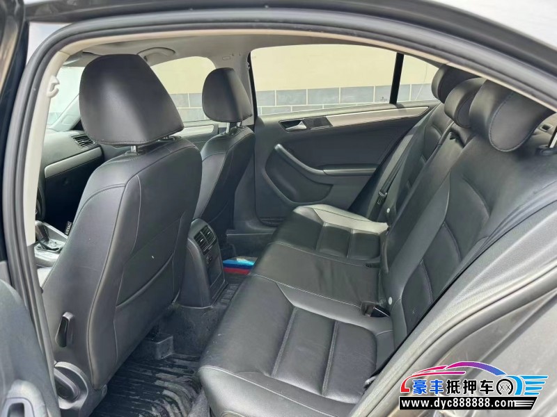 14年大众速腾轿车抵押车出售