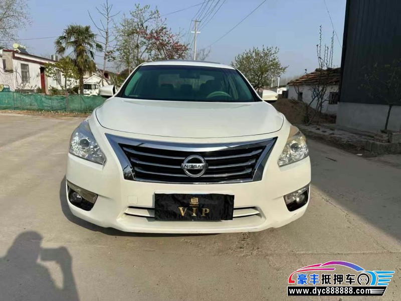15年日产天籁轿车抵押车出售
