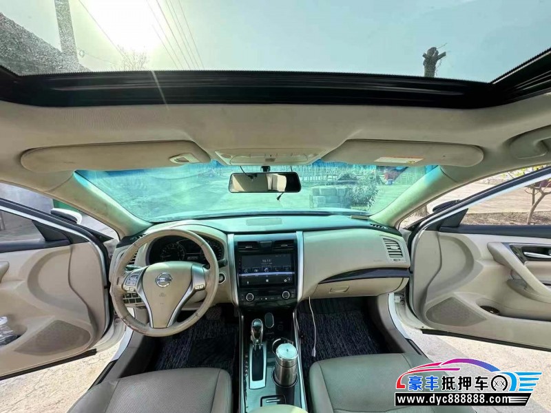 15年日产天籁轿车抵押车出售