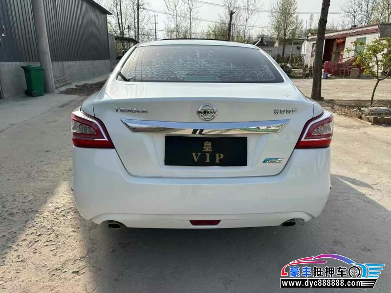 15年日产天籁轿车抵押车出售