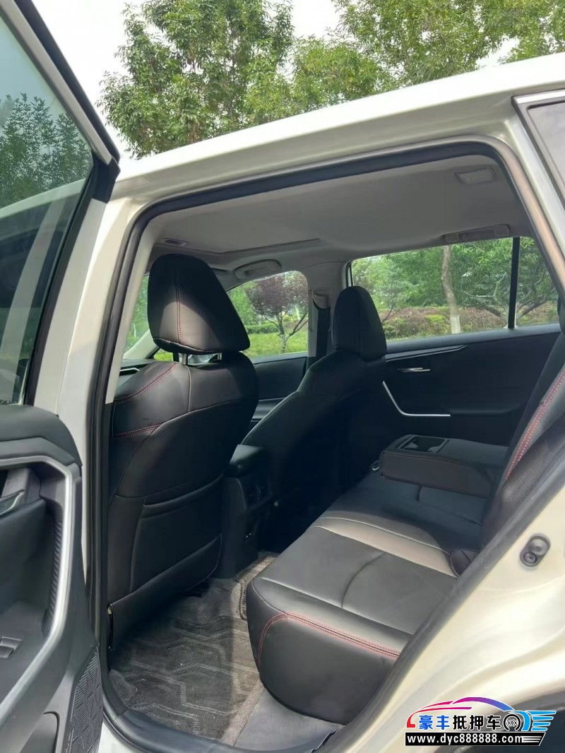 24年丰田RAV4轿车抵押车出售