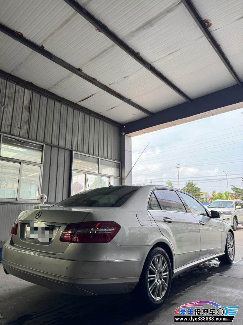 13年奔驰E轿车抵押车出售