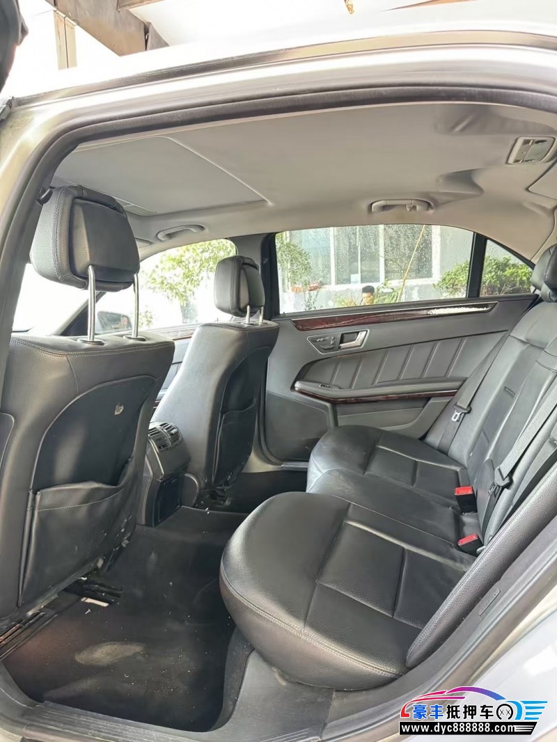 13年奔驰E轿车抵押车出售