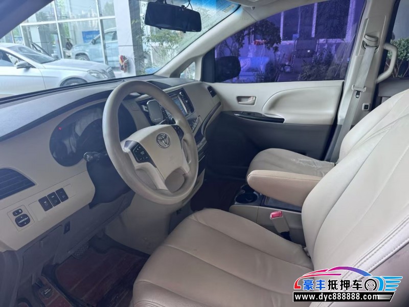 15年丰田塞纳轿车抵押车出售