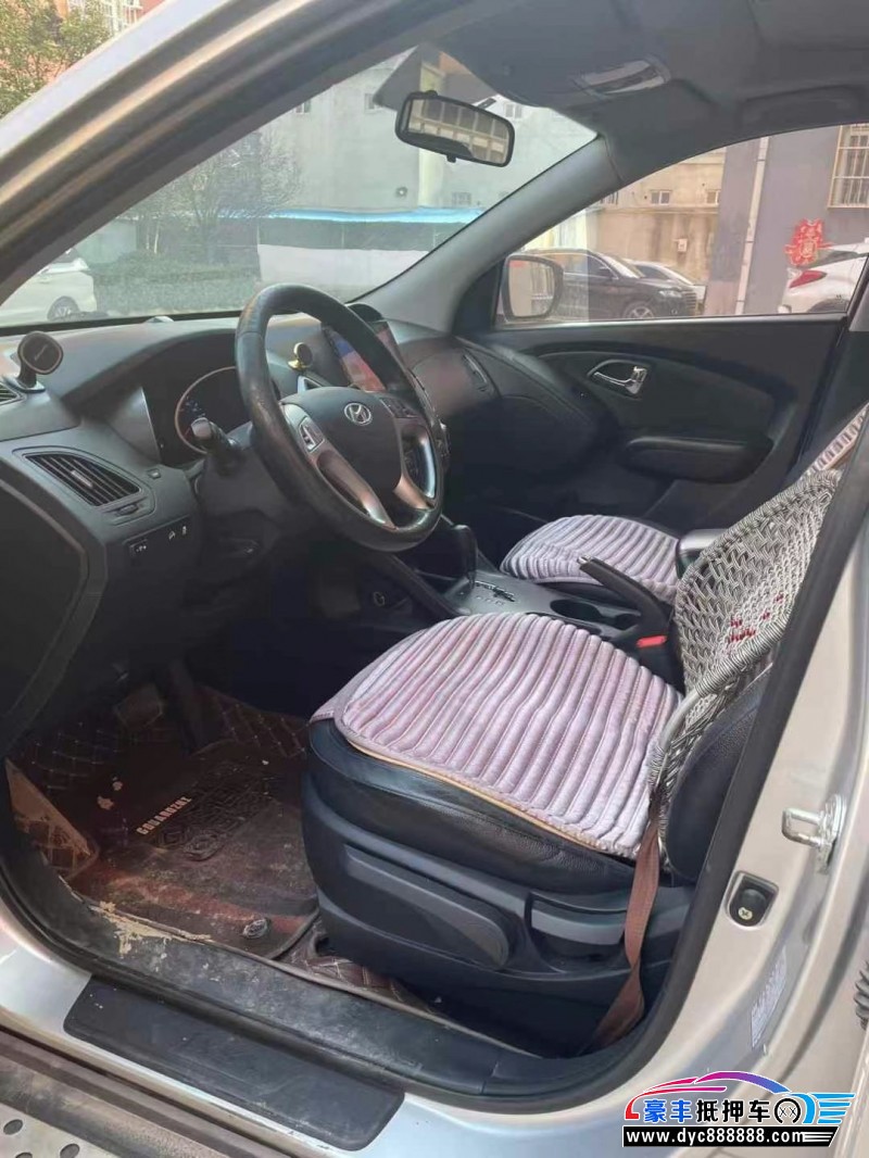 13年现代ix35轿车抵押车出售