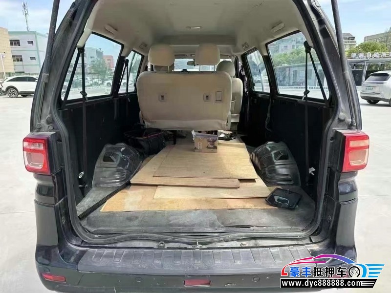 22年东风风行菱智轿车抵押车出售