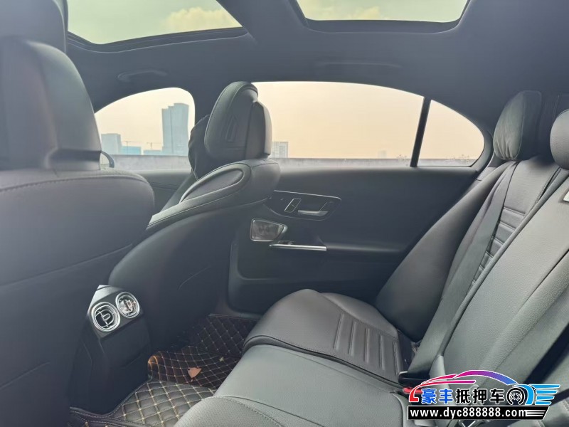 24年奔驰C轿车抵押车出售