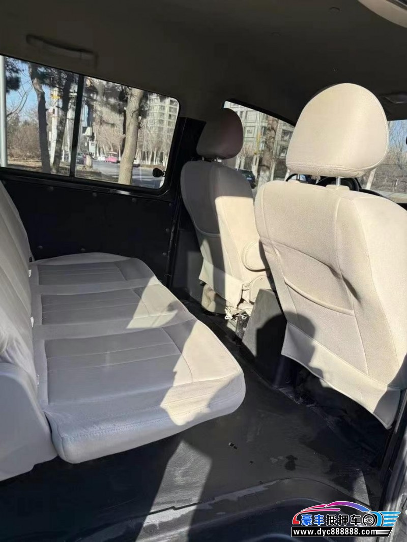 21年东风风行菱智轿车抵押车出售