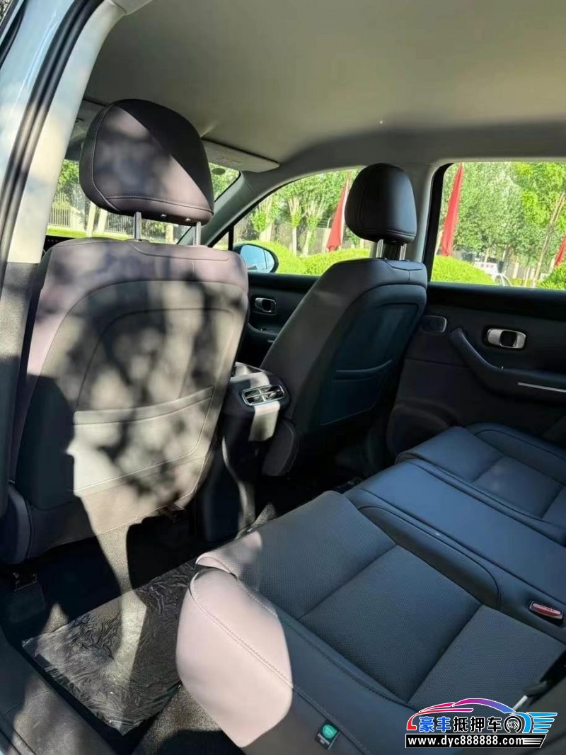 25年零跑C10轿车抵押车出售