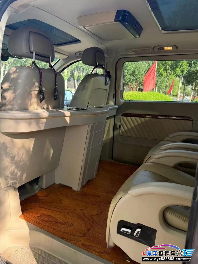 14年奔驰唯雅诺轿车抵押车出售