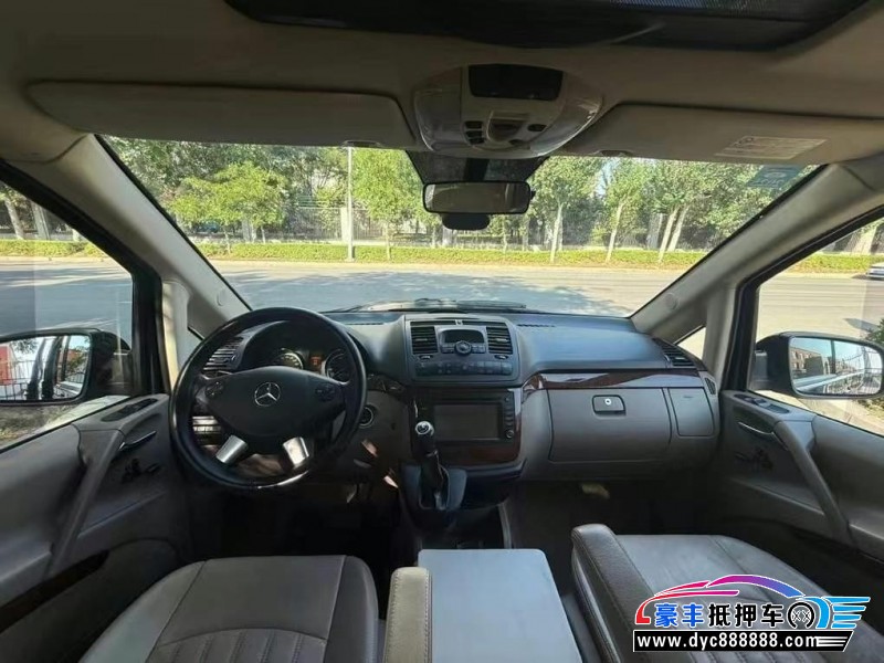 14年奔驰唯雅诺轿车抵押车出售