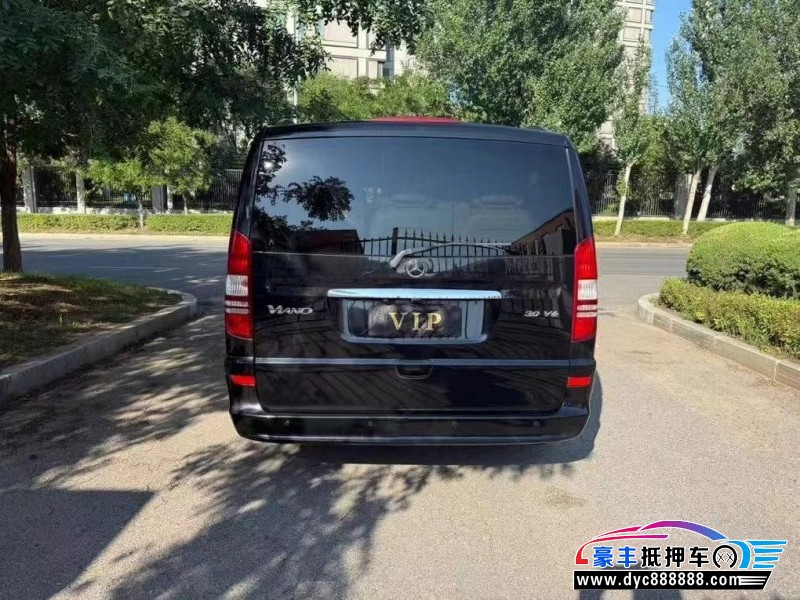 14年奔驰唯雅诺轿车抵押车出售