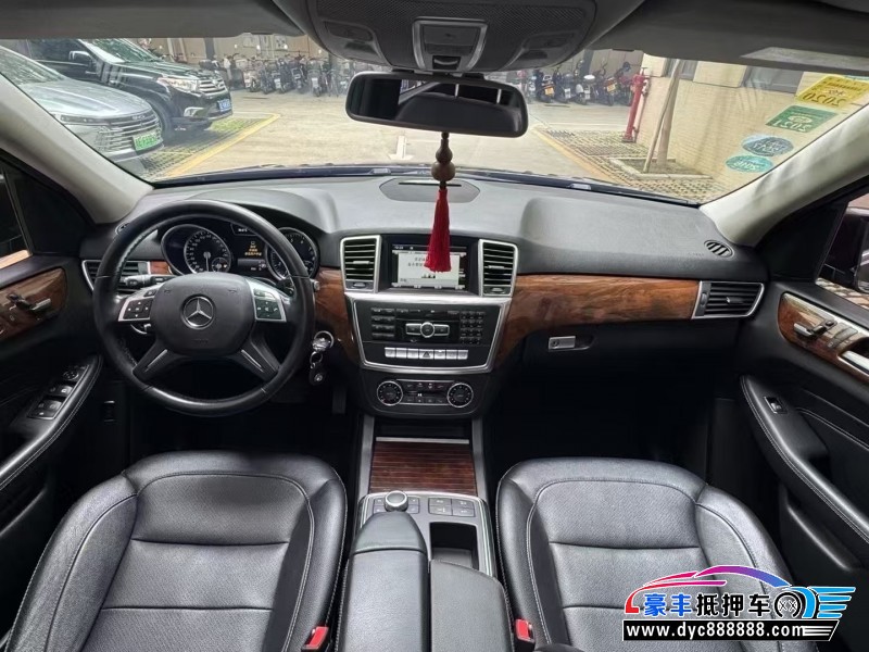 14年奔驰ML轿车抵押车出售